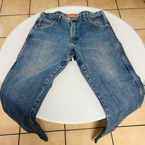 Wrangler Jean Men Size 38x32
Flame Resistant Riggs Relaxed Fit Straight Leg